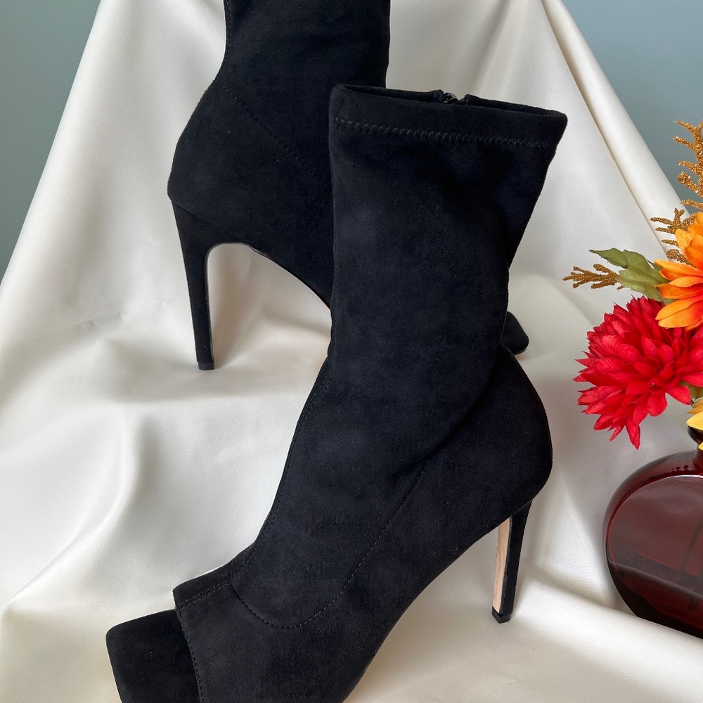 NWT Rouge Endless Black Suede Open Toe Stretch Ankle Booties 9
